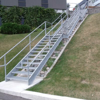 SEO_Vistech_Postech_Industriel_metal-stairs-for-CIMA+_Sherbrooke-400x400